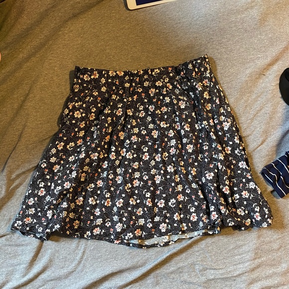 Girls Skirt - Picture 1 of 3